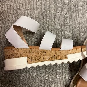 White Sandal size 7 women’s
